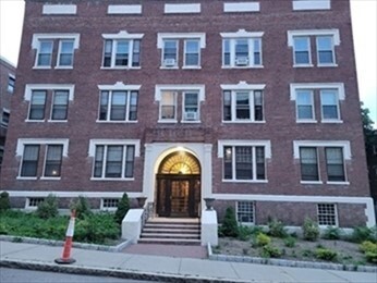 9 Park Vale Ave in Boston, MA - Foto de edificio