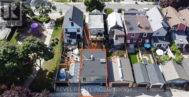 27 Chisholm Ave in Toronto, ON - Building Photo - Building Photo