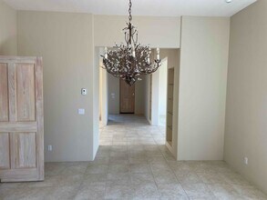 4 Old Agua Fria Rd E in Santa Fe, NM - Foto de edificio - Building Photo