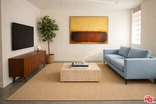 4826 Franklin Ave in Los Angeles, CA - Building Photo