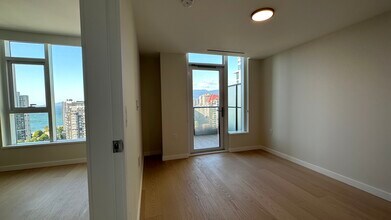 1335 Howe St in Vancouver, BC - Building Photo - Building Photo