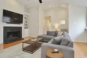 9727 Pinehurst Ln in Dallas, TX - Building Photo - Building Photo