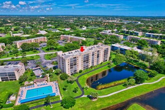 6866 Huntington Ln in Delray Beach, FL - Foto de edificio - Building Photo