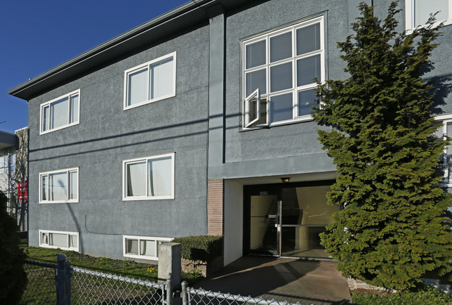 PARK HEIGHTS in Burnaby, BC - Building Photo - Building Photo