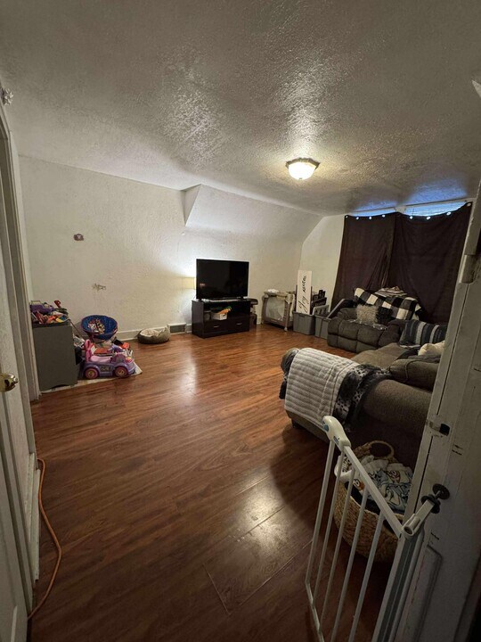 1114 Broadway St, Unit B in Pekin, IL - Building Photo