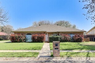 7020 Stonybrooke Dr in North Richland Hills, TX - Building Photo