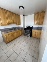 451 W Foothill Blvd, Unit Apt 8 in Azusa, CA - Building Photo - Building Photo