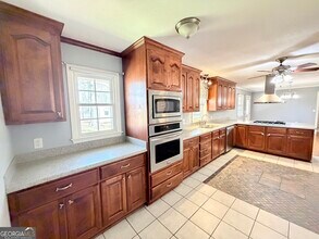 560 Greencrest Dr in Athens, GA - Building Photo - Building Photo