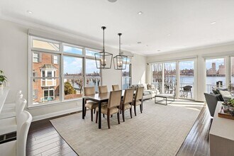 443 Albany Ct in West New York, NJ - Building Photo - Building Photo