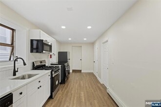 86 Farnham Ave in Garfield, NJ - Foto de edificio - Building Photo