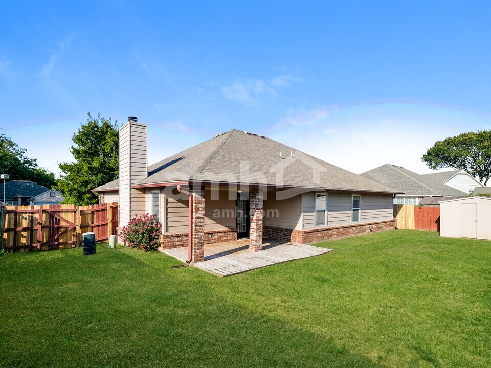 201 W Birmingham Pl in Broken Arrow, OK - Building Photo