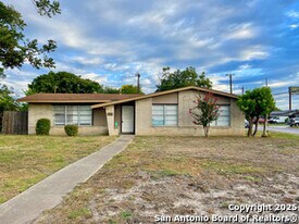 4539 Eisenhauer Rd in San Antonio, TX - Building Photo