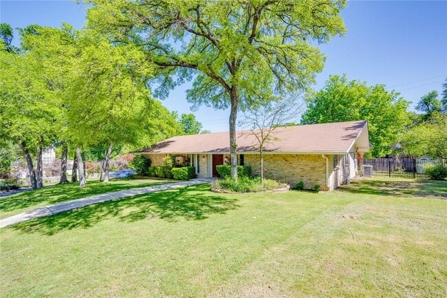 405 Westbrook Dr in Austin, TX - Building Photo - Building Photo