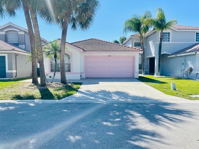7093 Middlebury Dr in Boynton Beach, FL - Building Photo - Building Photo