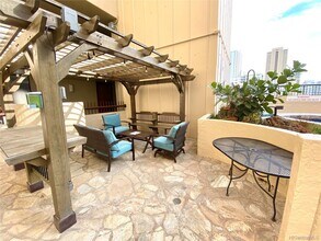 320 Lili?uokalani Ave in Honolulu, HI - Building Photo - Building Photo