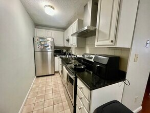 14 Murdock St, Unit 2-2 in Somerville, MA - Foto de edificio - Building Photo