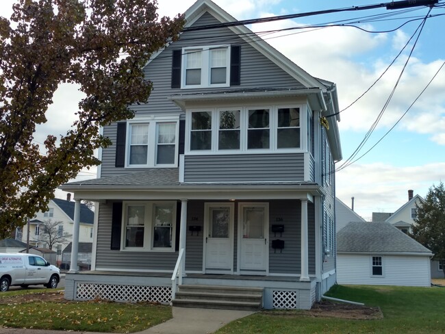 134 N Orchard St, Unit 1st.  flr in Wallingford, CT - Foto de edificio - Building Photo