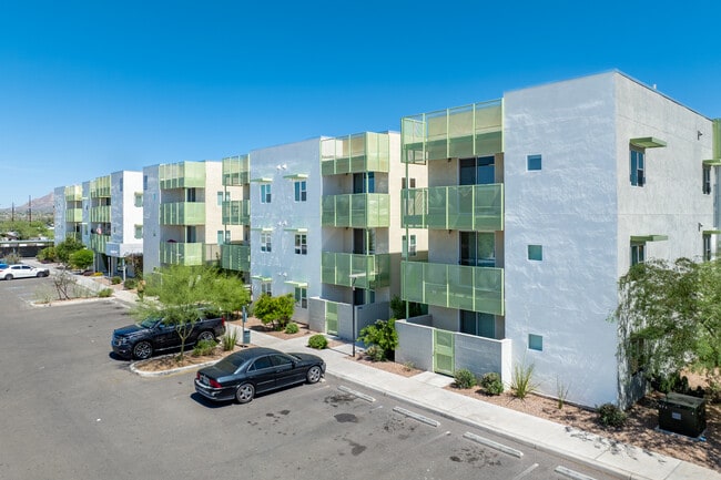Newport at Amphi in Tucson, AZ - Foto de edificio - Building Photo