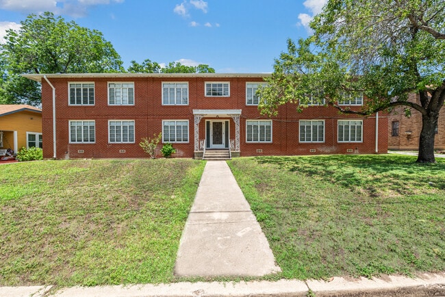 property at 417 W Gramercy Pl