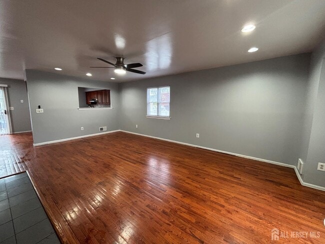 577 Berlant Ave in Roselle, NJ - Building Photo - Building Photo