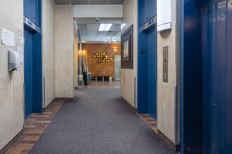 PLACE DU CERCLE in Montréal, QC - Building Photo - Interior Photo