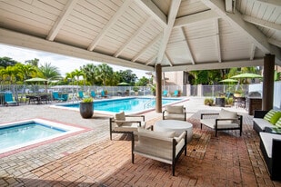 Del Oro Apartment Homes in Plantation, FL - Building Photo