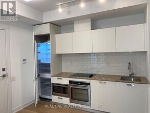 50 Charles St E in Toronto, ON - Building Photo - Building Photo