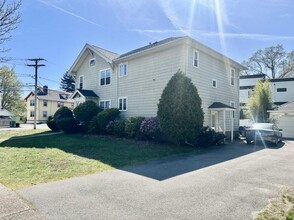 121 Cedric Rd in Newton, MA - Building Photo - Building Photo