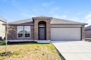 1545 Birmingham Dr in Seguin, TX - Building Photo
