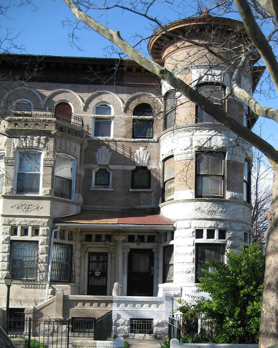 875 Saint Marks Ave in Brooklyn, NY - Building Photo