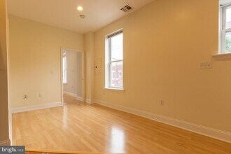 3001 W Girard Ave in Philadelphia, PA - Foto de edificio - Building Photo