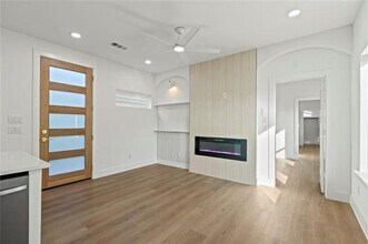 2219 Hooper St in Dallas, TX - Building Photo - Building Photo