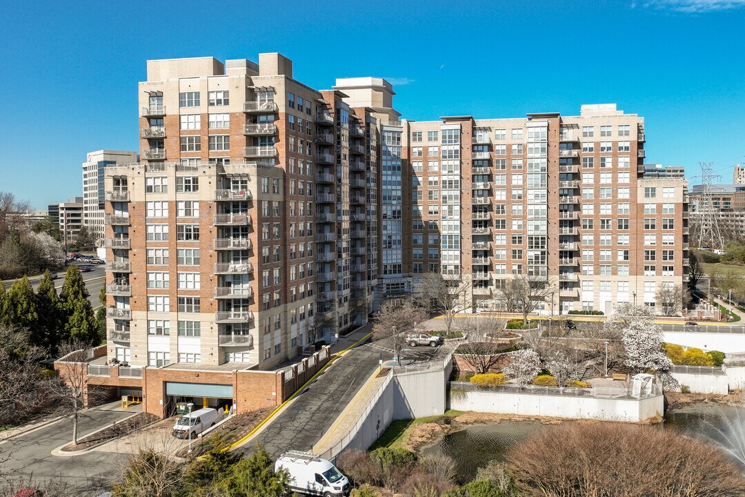 Carlton House @ Reston Town Center in Reston, VA - Building Photo
