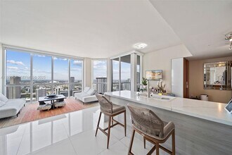 244 Biscayne Blvd in Miami, FL - Building Photo - Building Photo