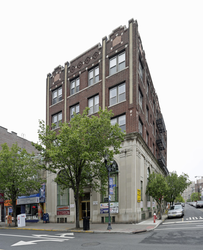 440 60th St in West New York, NJ - Foto de edificio - Building Photo