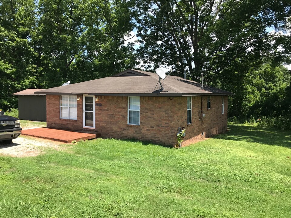 1800 Crigger Rd in Millington, TN - Building Photo