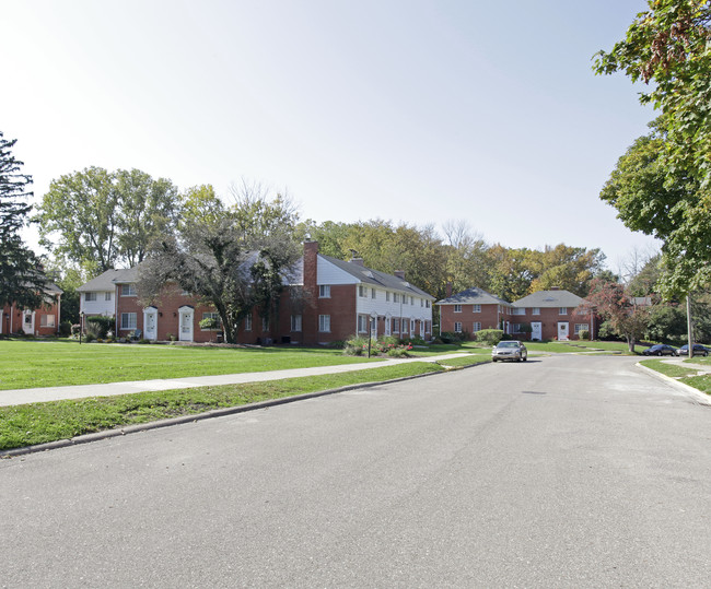 Colonial Court Terraces in Birmingham, MI - Building Photo - Building Photo