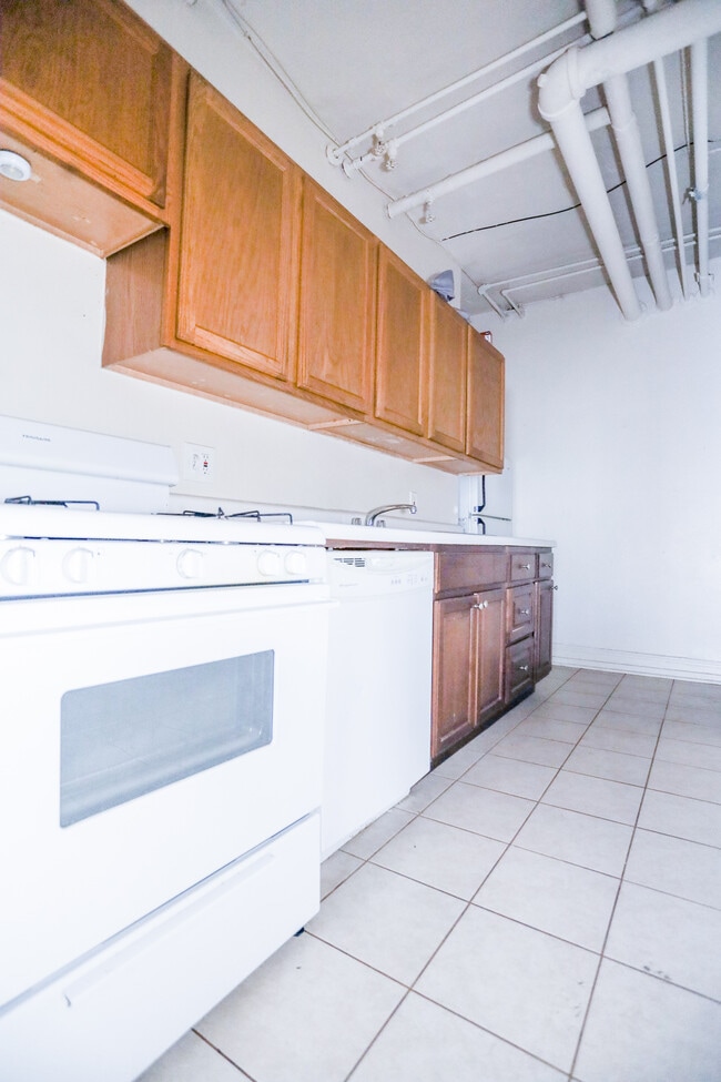 2043 W Wellington Ave, Unit #G in Chicago, IL - Building Photo - Building Photo