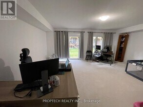 25 Gillivary Dr in Whitby, ON - Building Photo - Building Photo