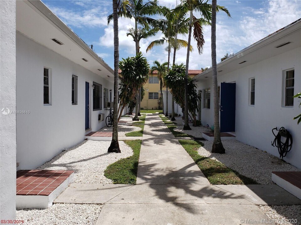 600 SW 10th St-Unit -4 in Miami, FL - Building Photo