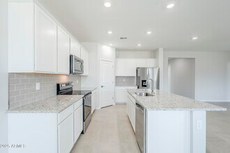 17996 W Camino de Oro in Surprise, AZ - Building Photo - Building Photo