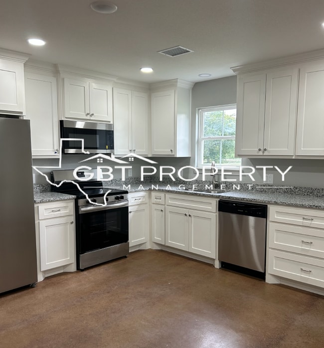 385 E Burleson Ave in Mart, TX - Building Photo - Building Photo