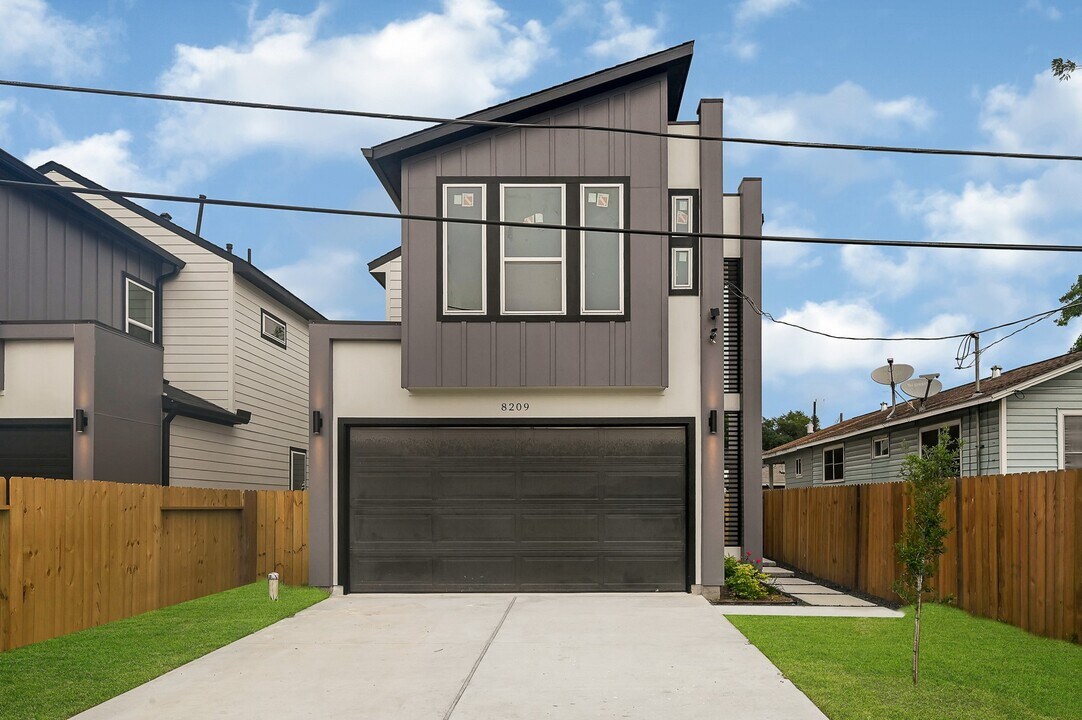 8209 Sparta St in Houston, TX - Building Photo