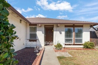 231 Clubhouse Way in Tracy, CA - Building Photo - Building Photo