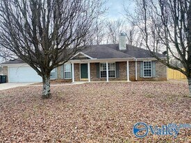 302 Earnhardt Dr in New Market, AL - Building Photo