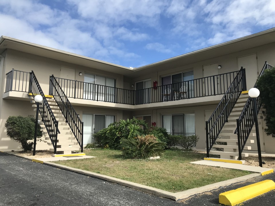 2592 Tulane Ave, Unit 4 in Daytona Beach, FL - Building Photo