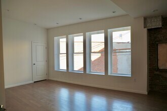 439 N Salina St, Unit 2 in Syracuse, NY - Foto de edificio - Building Photo