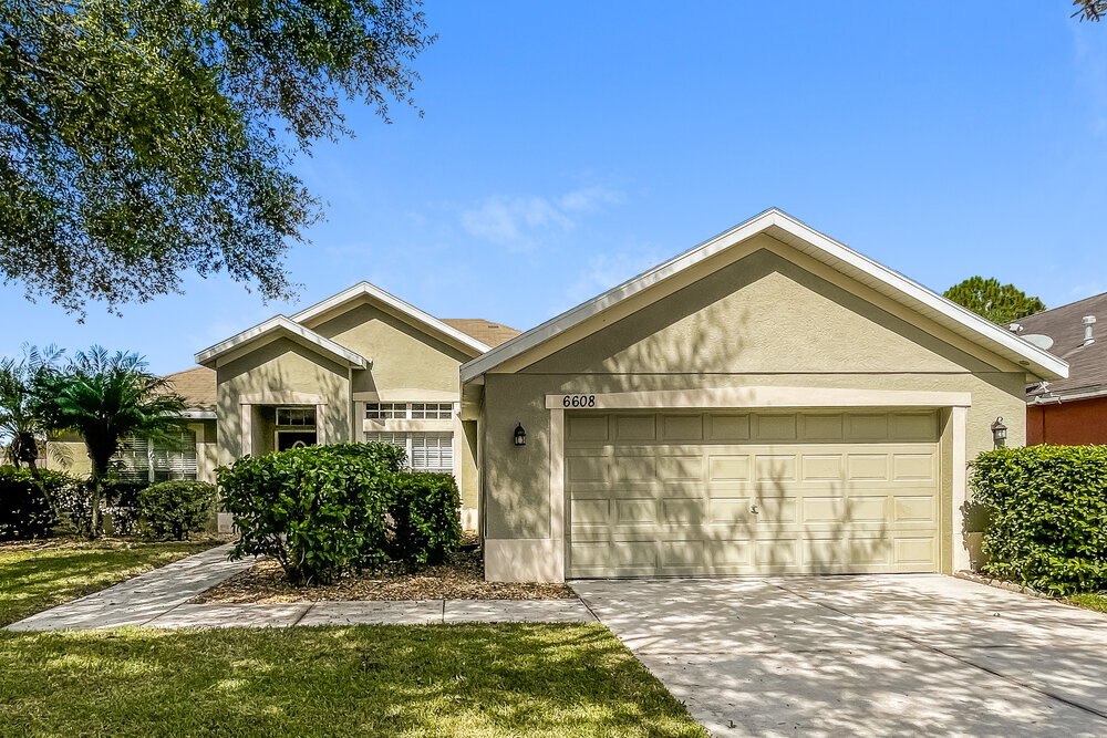 6608 Brighton Park Dr in Apollo Beach, FL - Building Photo