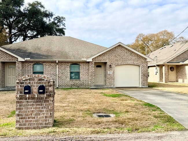 315 North 2 1/2 St. Ste B in Nederland, TX - Building Photo - Building Photo