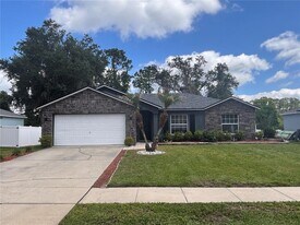 929 Lake Lindley Dr N in DeLand, FL - Building Photo
